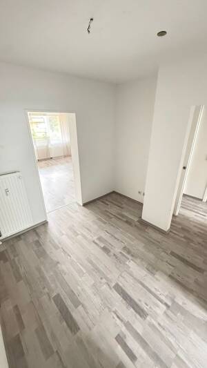 Topgepflegte, moderne 2-Zimmer-Wohnung mit Einbauküche, Balkon und Außenstellplatz in Velbert-Mitte – 42551 Velbert – Vorschaubild 4