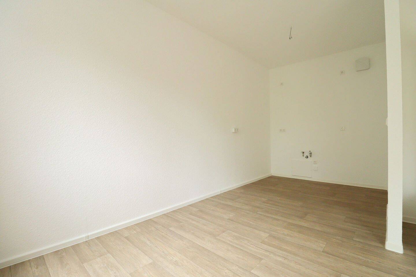 3-Raumwohnung mit Dusche, Balkon und Aufzug – Chemnitz – Vorschaubild 9