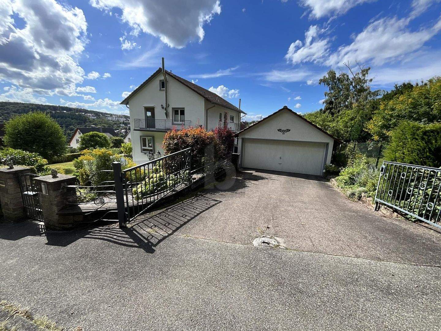 TRAUMHAFTER BLICK IN SÜDHANGLAGE MIT GARTEN – Neuenbürg – Bild 1 von 5