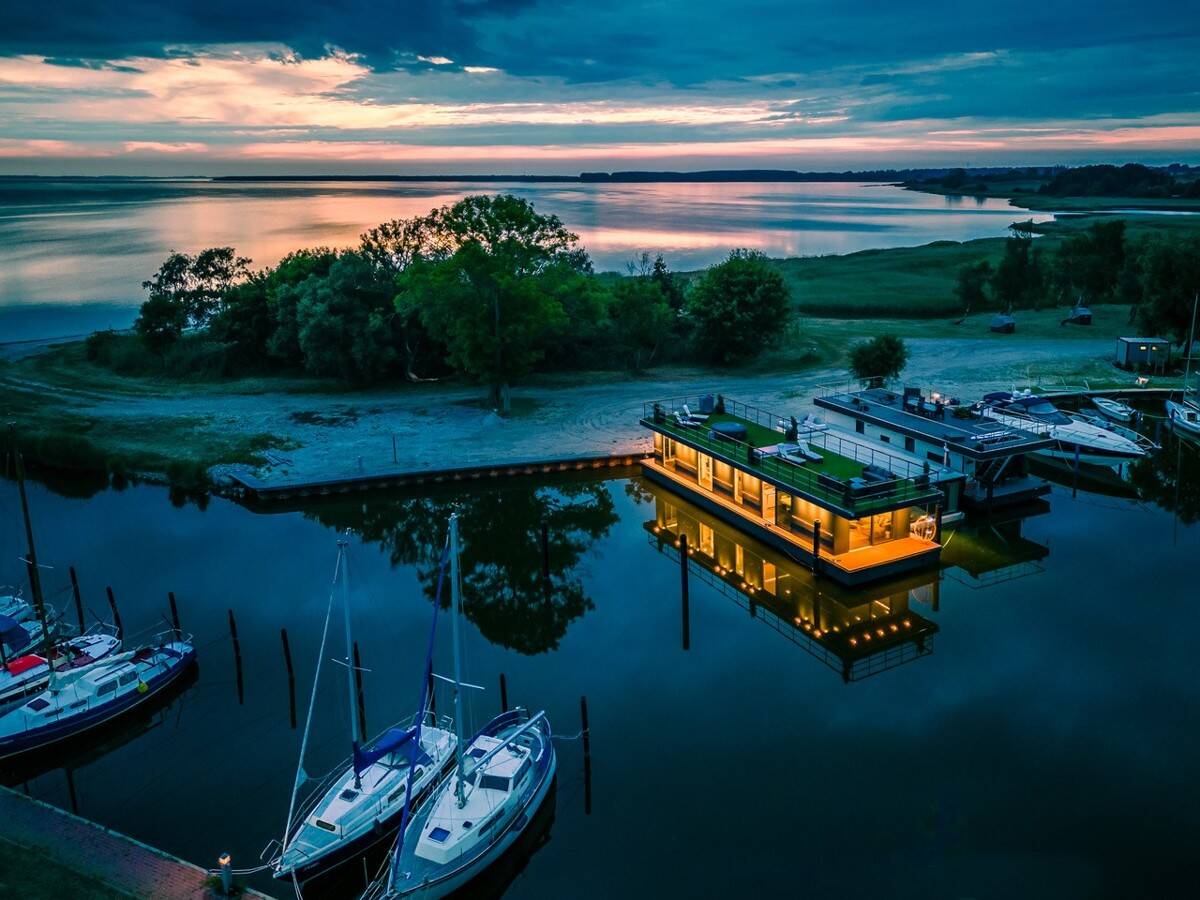 LUXUS Hausboot - 3 Etagen - 100m² Wohnen + 120 m² SONNENTERRASSE - Kamin, Kino, komplett individuell – Potsdam – Vorschaubild 6