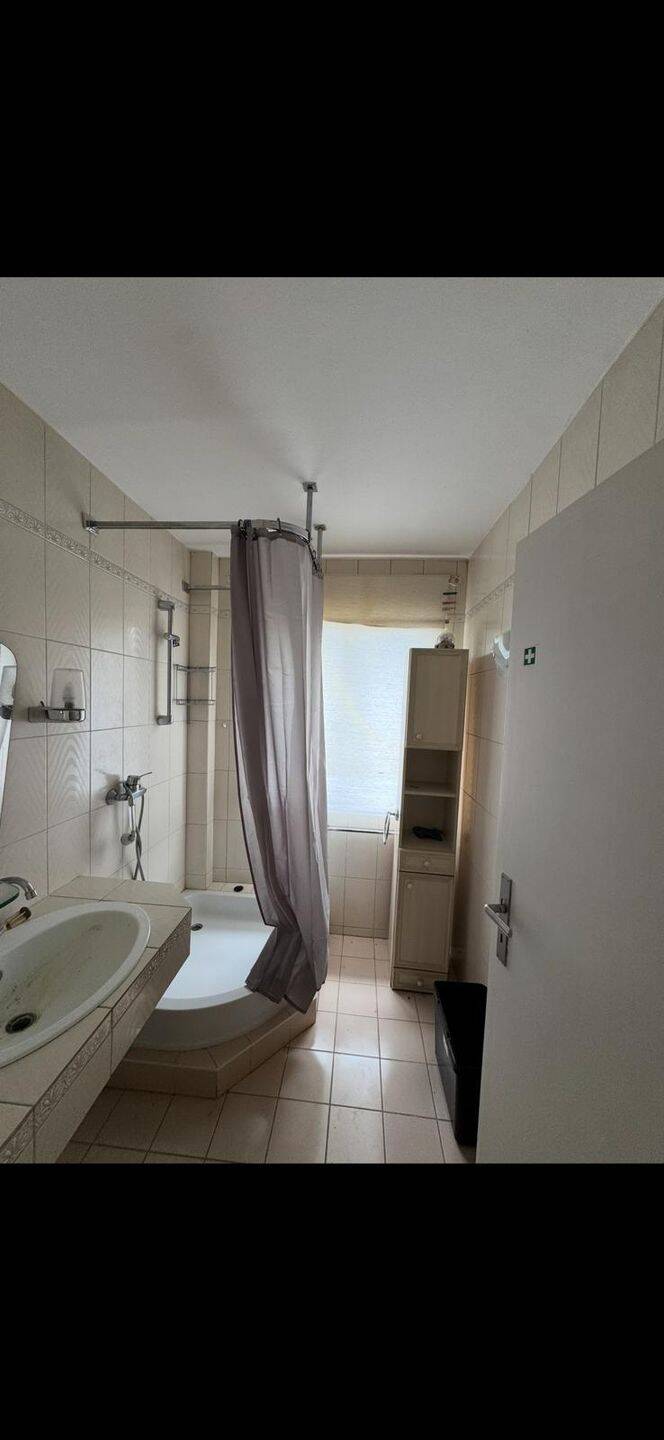„Dreifamilienhaus mit großem Grundstück & 2 Garagen – enormes Potenzial in Toplage von Nürnberg“ – Nürnberg – Vorschaubild 9