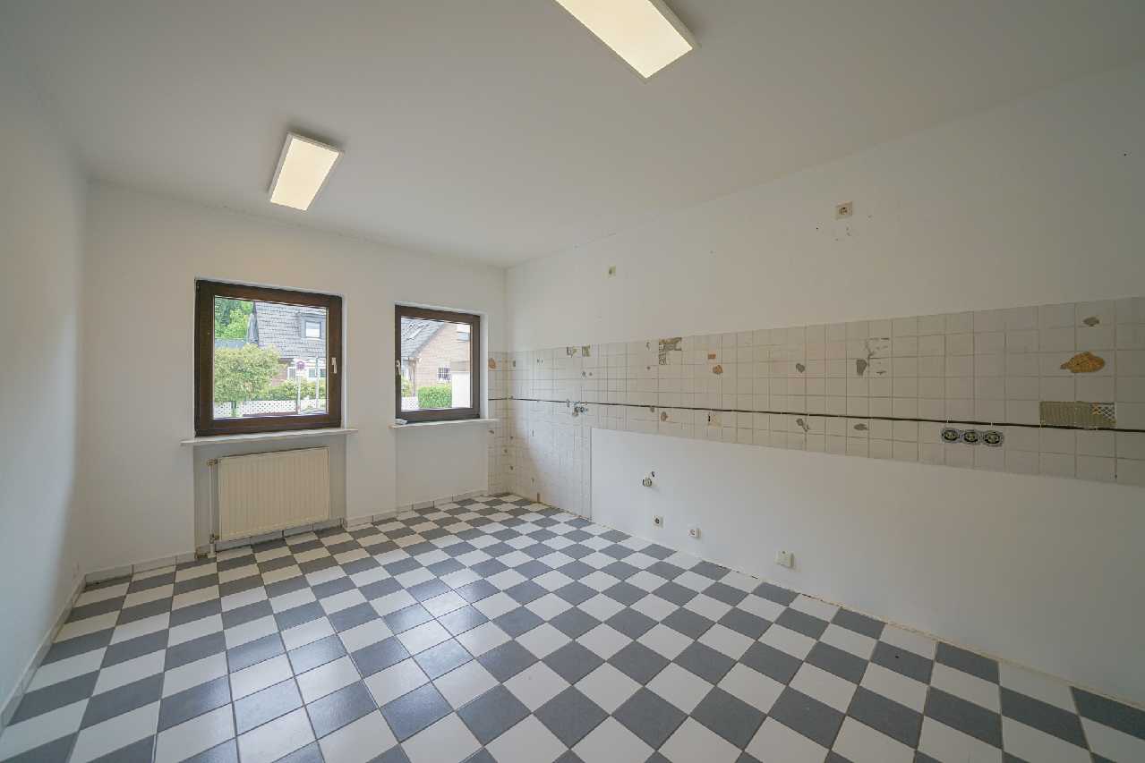 Breitscheid: Einfamilienhaus mit Garten und 2 Garagen – Ratingen – Vorschaubild 5