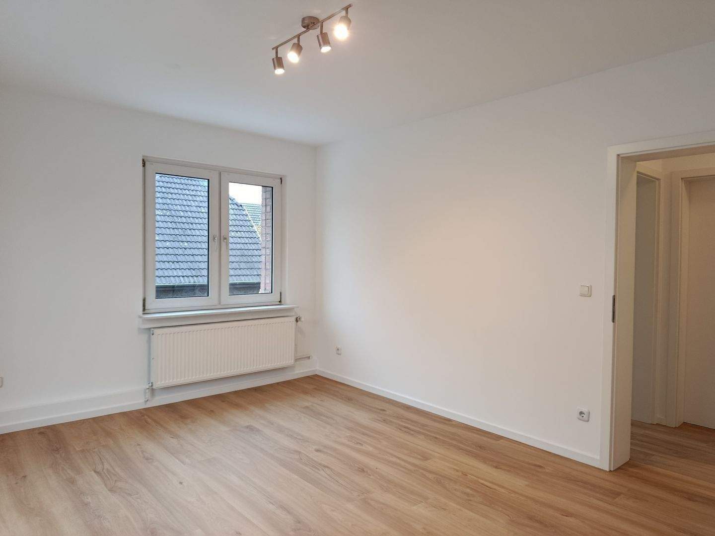 !!! ZIMMER mit HERRLICHER TERRASSE in 3-er WG !!! - mit EBK nahe FH-DEUTZ !!! – Köln – Vorschaubild 5
