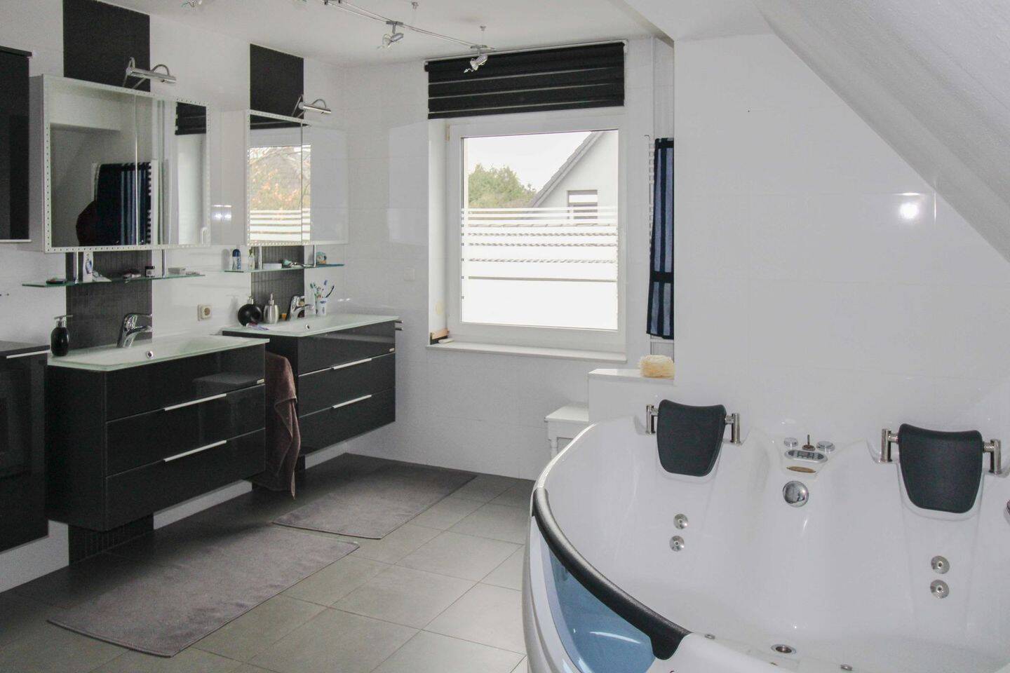 Großzügiges 8-Zi. Haus plus Bungalow, Wintergarten, Garage, 2 Carports in Braunschweig Weststadt – Braunschweig – Vorschaubild 4