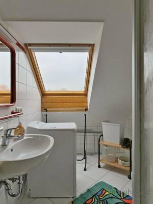(EF1025_M) Dresden: Ockerwitz, preiswerte möblierte Dachwohnung mit Balkon und Grundreinigung, WLAN – 1156 Dresden – Vorschaubild 8