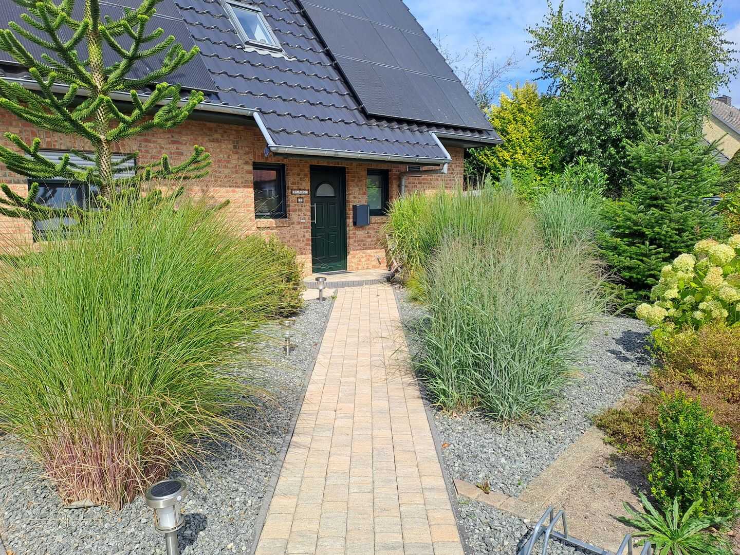 hochwertiges 4-Zimmer-Einfamilienhaus (KfW 70) mit PV-Anlage, Außenpool und Doppelcarport – Apensen – Vorschaubild 4