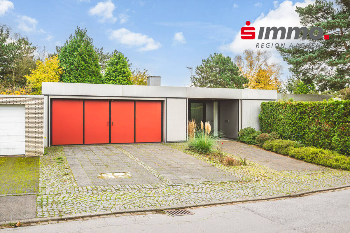 Großzügiger Bungalow mit Doppelgarage und Schwimmbad in beliebter, ruhiger Anliegerstraße – 52072 Aachen – Bild 1 von 9