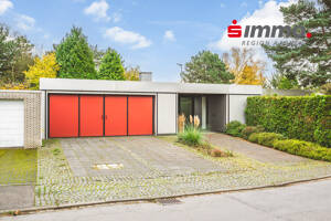 Großzügiger Bungalow mit Doppelgarage und Schwimmbad in beliebter, ruhiger Anliegerstraße