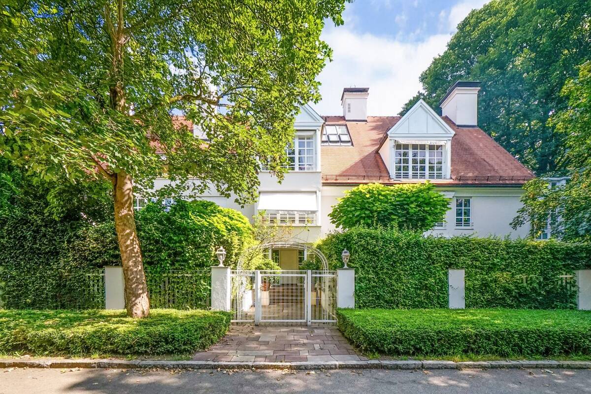 Eleganz trifft Exklusivität. Stadtresidenz mit repräsentativem Ambiente. – 81925 München – Bild 1 von 3