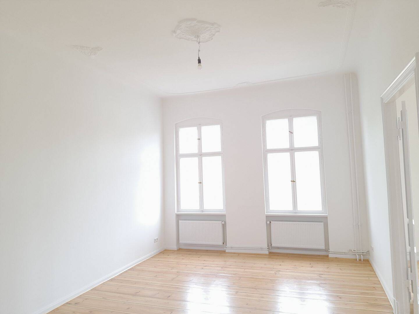 Sehr geräumige, voll sanierte 2-Zimmer-Whg., 3.OG, AB, Dielenböden, Dusche, Stuck – Berlin – Vorschaubild 9