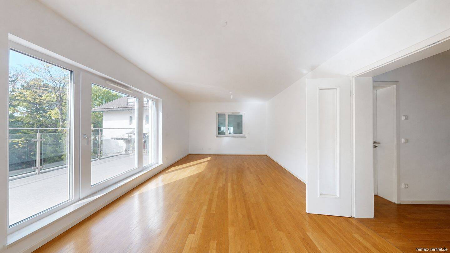 RE/MAX - Stilvoll wohnen: hochwertige, lichtdurchflutete 3-Zimmer-Dachterrassenwohnung zum Kauf! – München – Vorschaubild 2