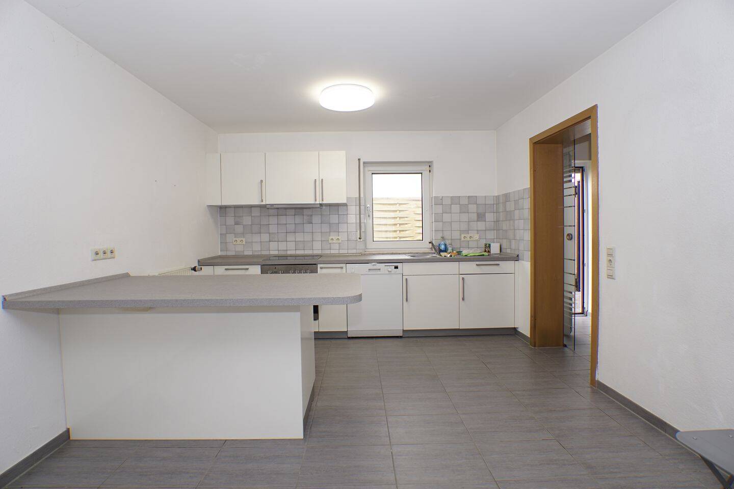 EFH in ruhiger Lage mit Terrasse, Balkon und Garage – Mittelbrunn – Vorschaubild 2
