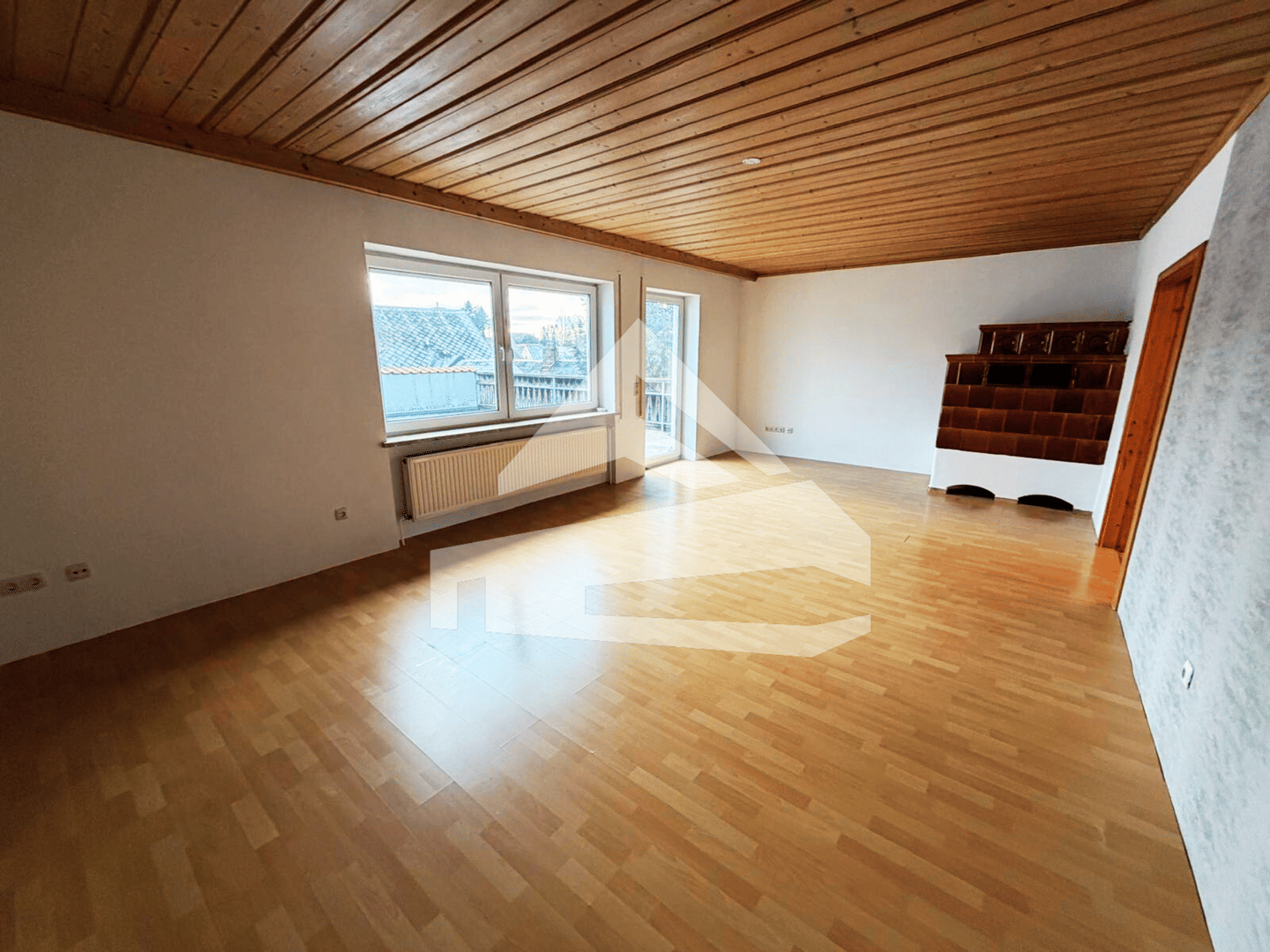 Charmantes Zweifamilienhaus mit 10 Zimmern, Kamin, Terrasse & Balkon – Vielseitig nutzbar in idyllischer Lage – Plößberg – Vorschaubild 3