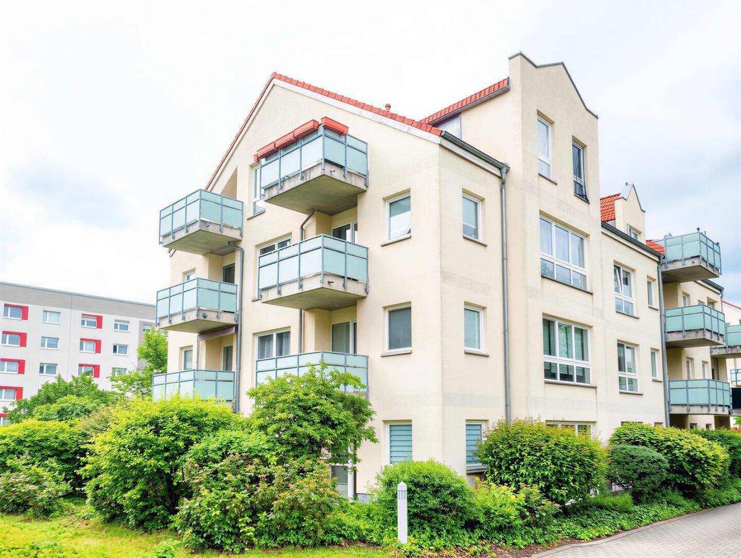 Vermietete 2-Zimmer-Dachgeschosswohnung im "Thäterhof" in Dresden-Übigau zu verkaufen