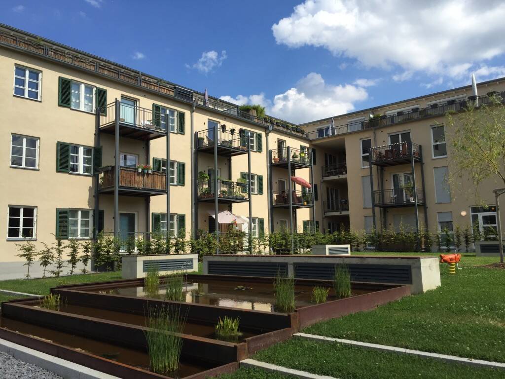 Nette 2 ZKB Wohnung mit großer Loggia - günstig für Münchenpendler !