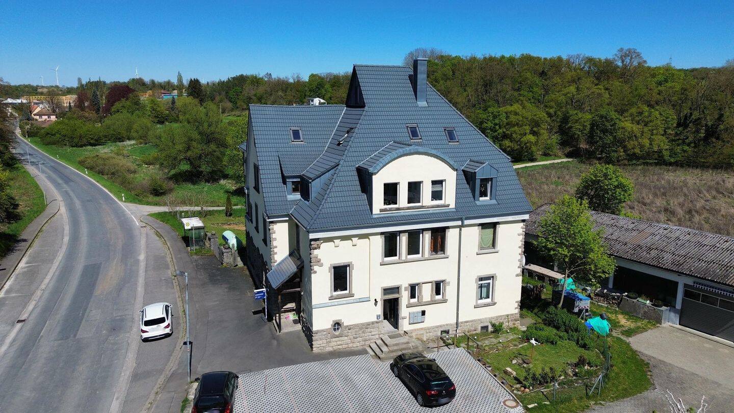 Teilmodernisiertes 8-Familienhaus mit Wertsteigerung durch zusätzliches potenzielles Baugrundstück – Kirchheim – Vorschaubild 2