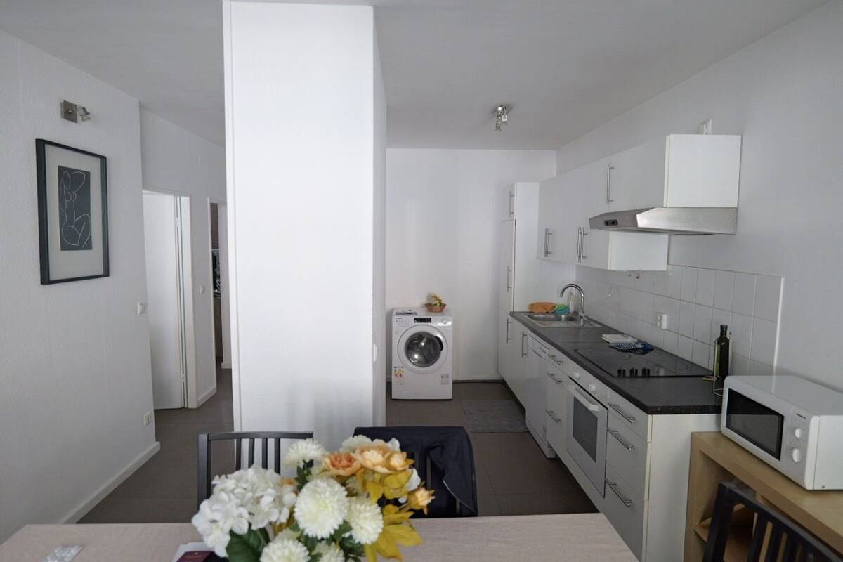 Helle Wohnung nahe Ku'damm mit Balkon, Stellplatz und Keller – 10711 Berlin – Bild 1 von 9
