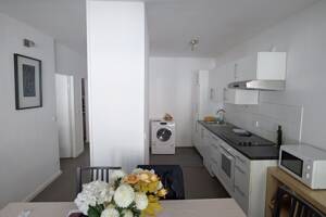Helle Wohnung nahe Ku'damm mit Balkon, Stellplatz und Keller