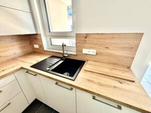3 Zimmer mit Einbauküche, Tageslichbad, Gäste-WC, Keller und Lift – 65189 Wiesbaden – Vorschaubild 5