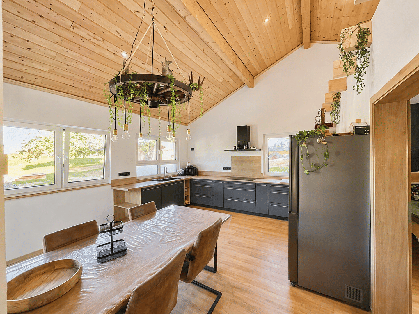 Einziehen und wohlfühlen: Moderner Bungalow mit Terasse und großem Grundstück – Ludwigsau – Bild 1 von 6