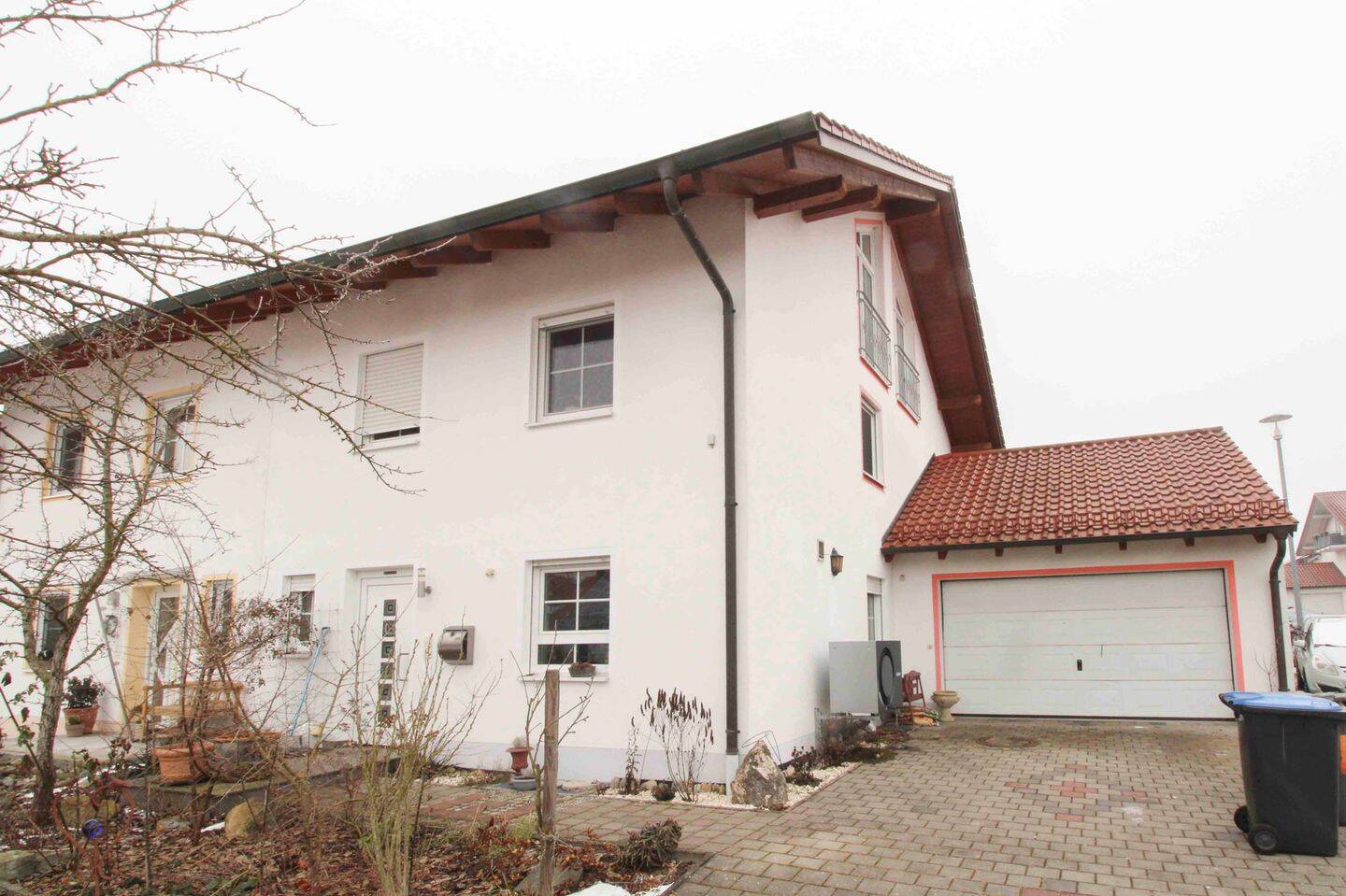 Modernes Einfamilienhaus in ruhiger Nebenstraße von Sankt Wolfgang - 5 Zimmer, PV-Anlage, Wärmepumpe – Sankt Wolfgang – Bild 1 von 9