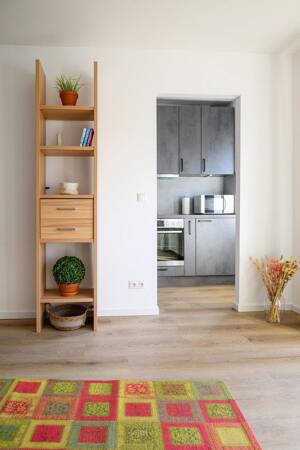 Moderne Wohnung in Alsternähe mit Balkon | Zentral und Blick ins Grüne – 22087 Hamburg – Vorschaubild 4