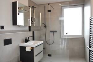 RESERVIERT - Einziehen und wohlfühlen: modernisierte DG-Wohnung, 4 Zimmer, Loggia, Klimaanlage und Gartennutzung – 45355 Essen – Vorschaubild 6
