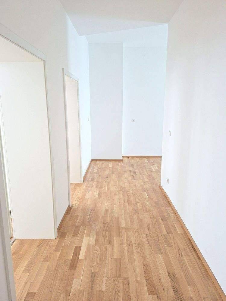 !! 4-Zimmer-Wohnung in ruhiger Nebenstraße mit Balkon und PKW-Stellplatz !! – Chemnitz – Vorschaubild 2