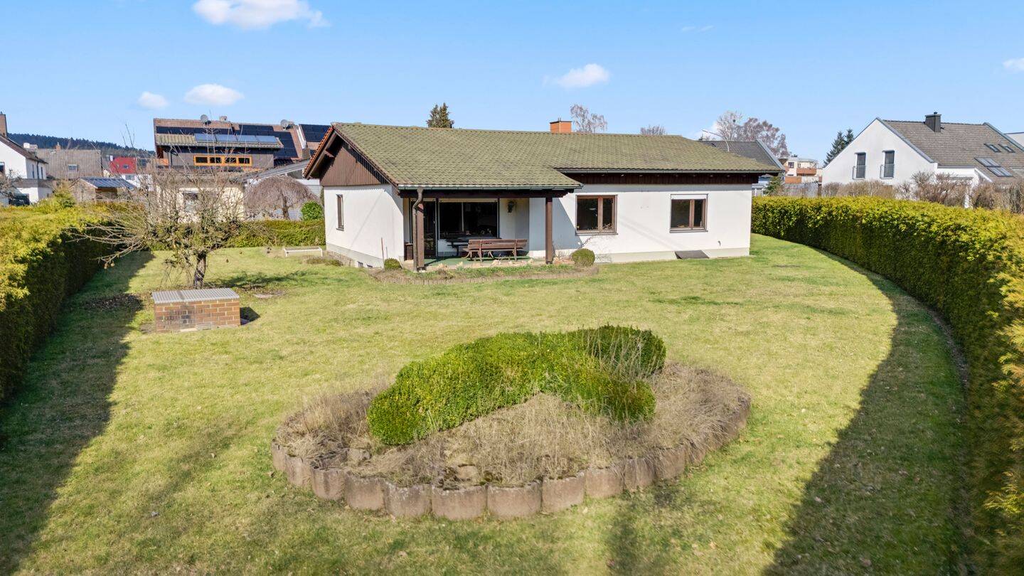 Traumhaftes Eckgrundstück! Barrierearmer Bungalow in ruhiger Lage mit Keller – Bayreuth – Vorschaubild 3