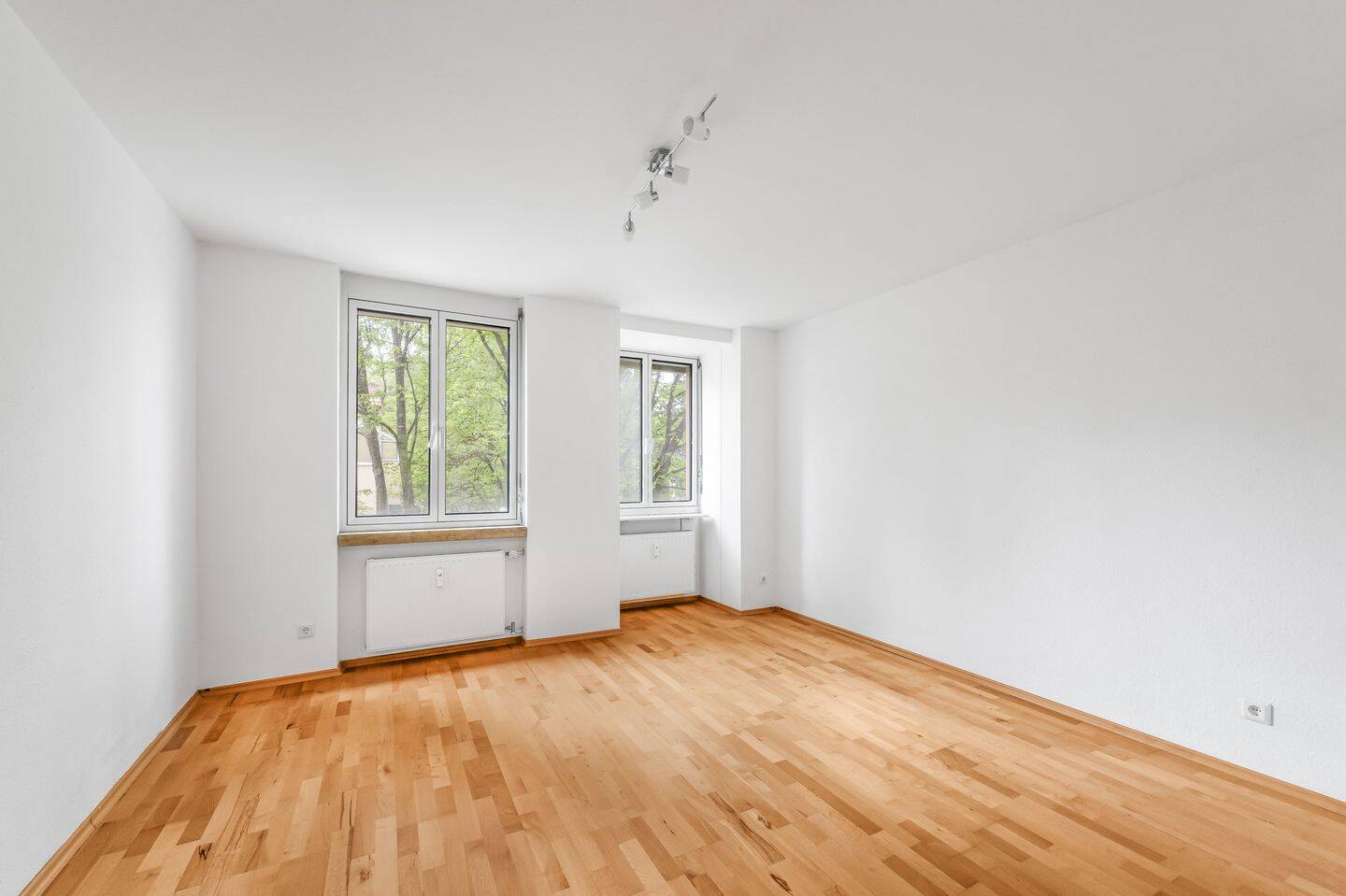 Sofort frei! Renovierte, lichtdurchflutete 3-Zimmer-Wohnung mit ruhigem Westbalkon – München – Vorschaubild 6