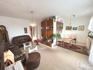 Perfekt für Familien: Ruhige 3-Zimmer-Wohnung mit Loggia und Grünblick – 12681 Berlin – Vorschaubild 9
