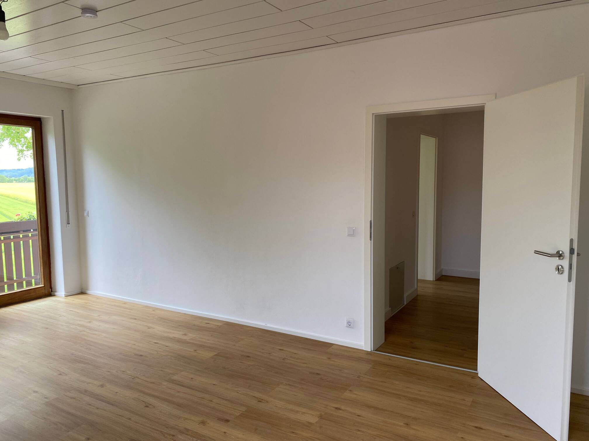 Helle 3-Zimmer-Wohnung mit schönem Ausblick vom Balkon – Augsburg – Vorschaubild 4