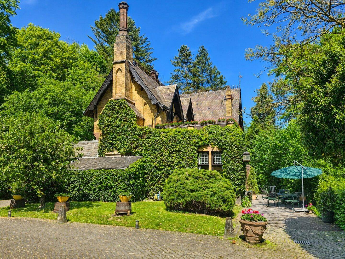 Remagen Rolandseck Villa von 1883 mit vermieteten Nebengebäuden in Form einer schottischen Hofanlage – Remagen – Vorschaubild 5