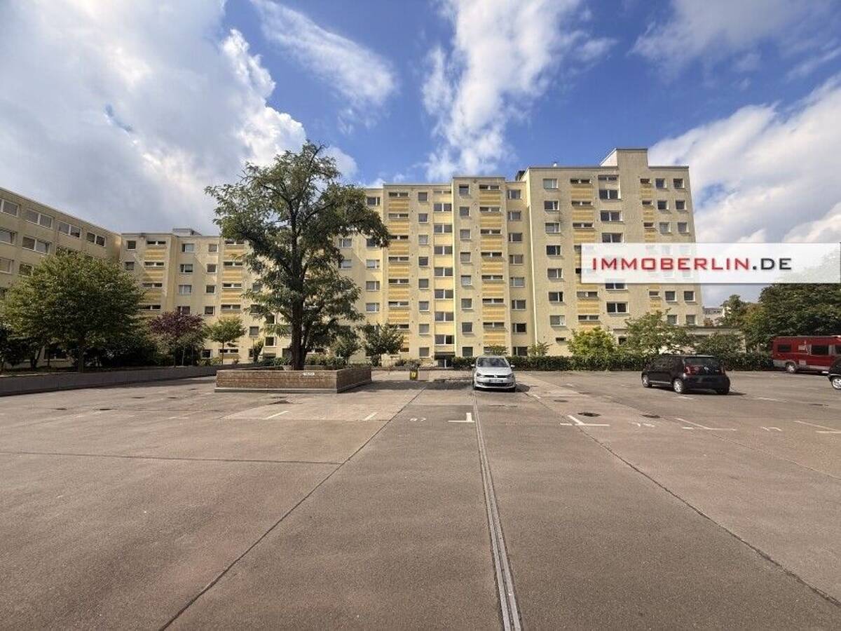 IMMOBERLIN.DE - Sonnenhelle Wohnung mit Westloggia & Pkw-Stellplatz in Ruhelage – 13591 Berlin – Bild 1 von 6
