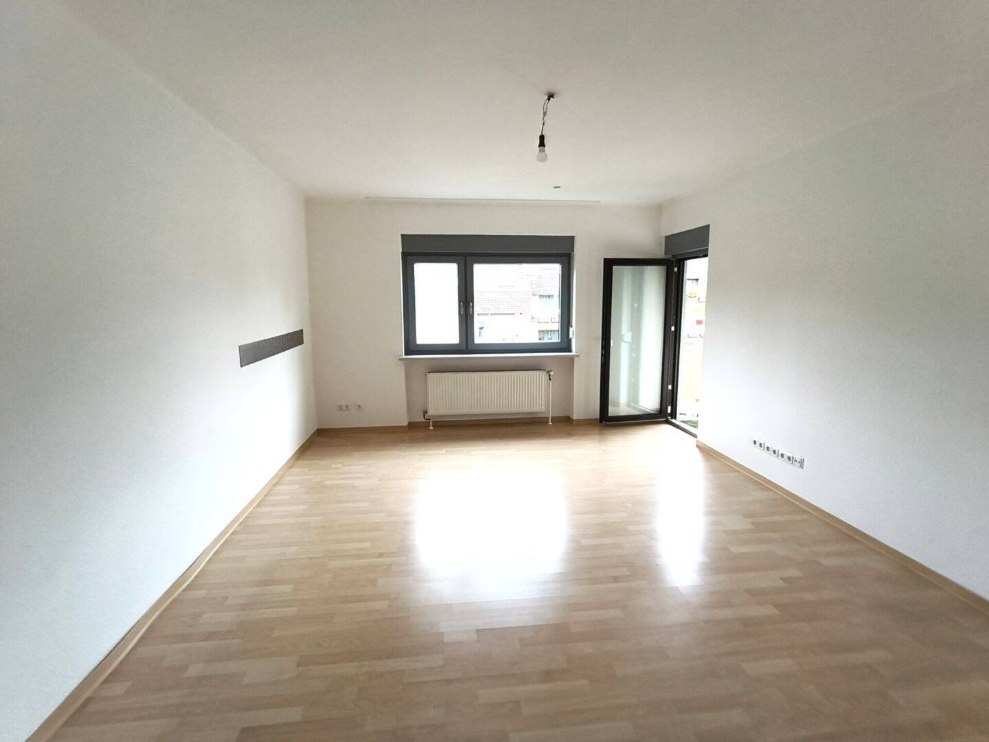 Großzügige 3 ZKB-Whg. mit Balkon u. EBK in Top Lage von SB-Rodenhof – Saarbrücken – Vorschaubild 2