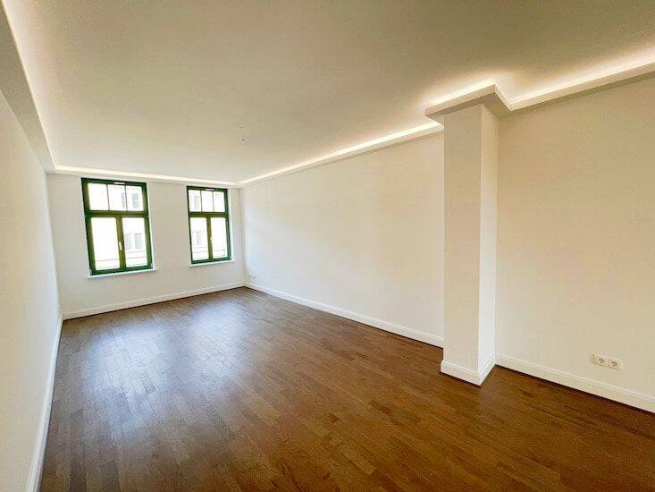 Schickes Nest mit Balkon! + Parkett + Fußbodenheizung + tolles Bad + LED-Licht + Übernahme EBK mgl.
