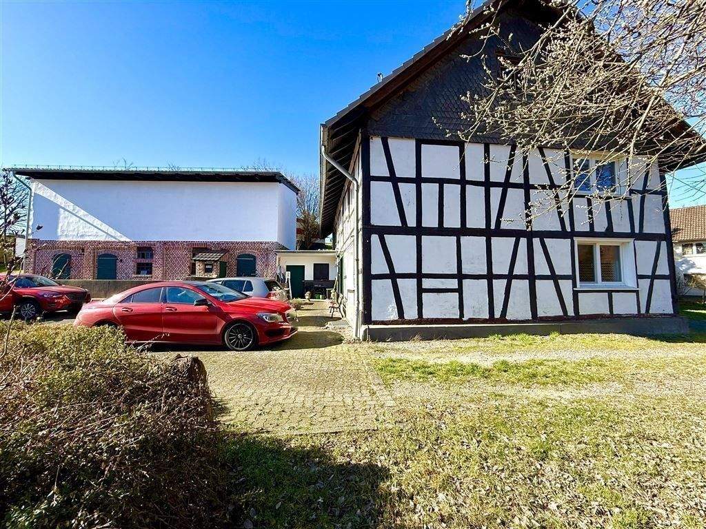 Charmantes Fachwerkhaus mit ca. 5.000 m² Grundstück & Stall – Waldbröl – Bild 1 von 9