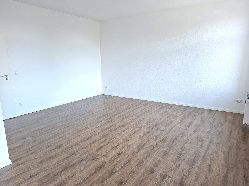 !! 5-Zimmer-Wohnung mit 2 Bädern, 2 Balkonen und PKW-Stellplatz !! – Chemnitz – Vorschaubild 2