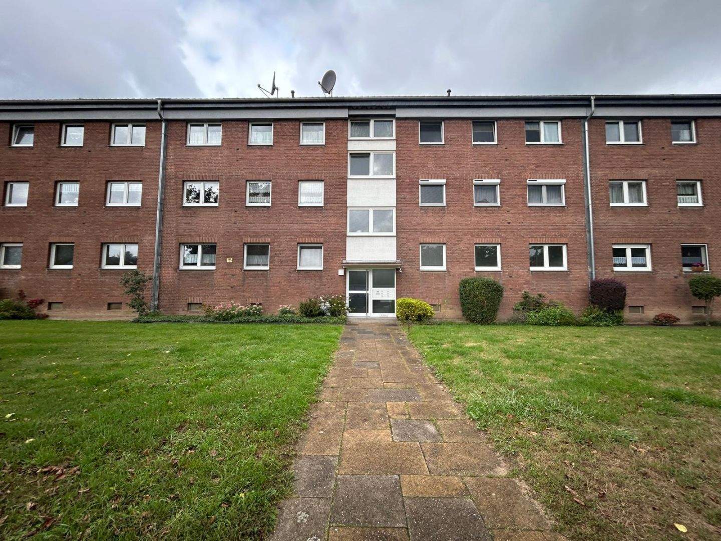 Ein Investment mit Perspektive: 6 Wohnungen mit Potenzial und Charme in Duisburg Wanheim - Angerhaus