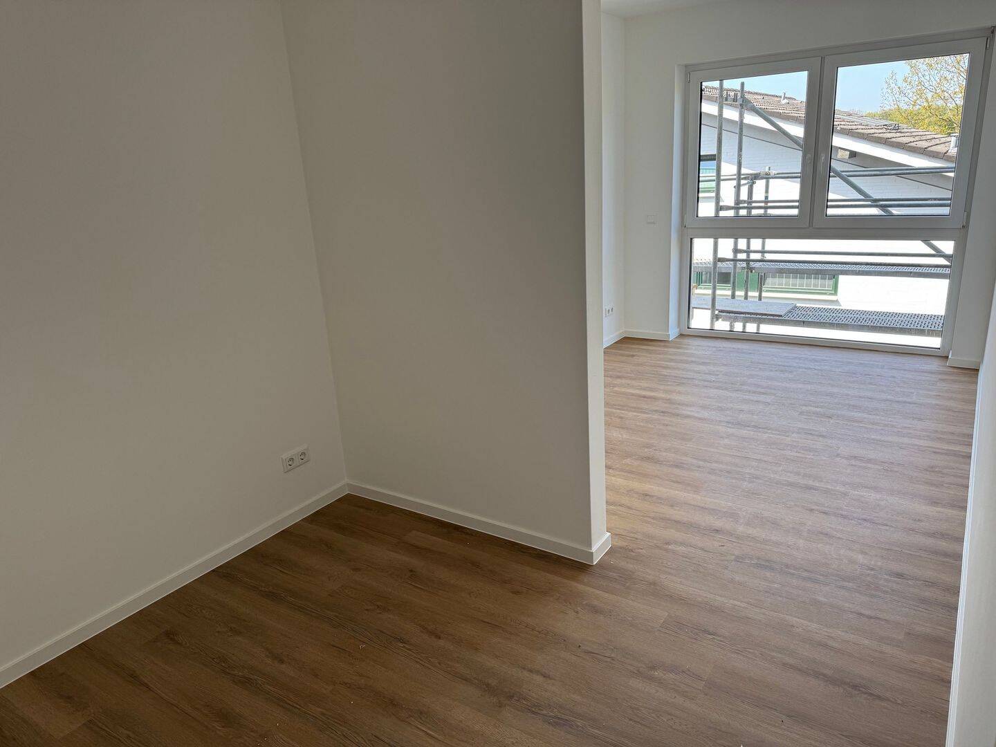 Neubau 2 Zi Whg, Erstbezug, 55 m², Einbauküche, Balkon, überd. Autostellplatz, OS-Hellern – Osnabrück – Vorschaubild 2