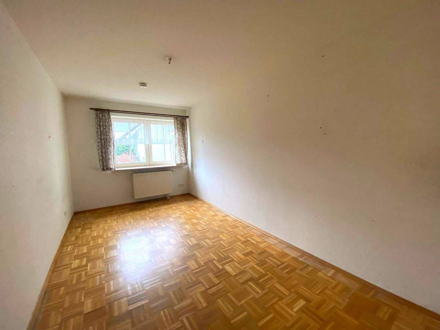 Tolle 4-Zimmereigentumswohnung mit 2 Tiefgaragenstellplätzen, sowie einen großen Gartenanteil in Grünkraut. – Grünkraut – Vorschaubild 8