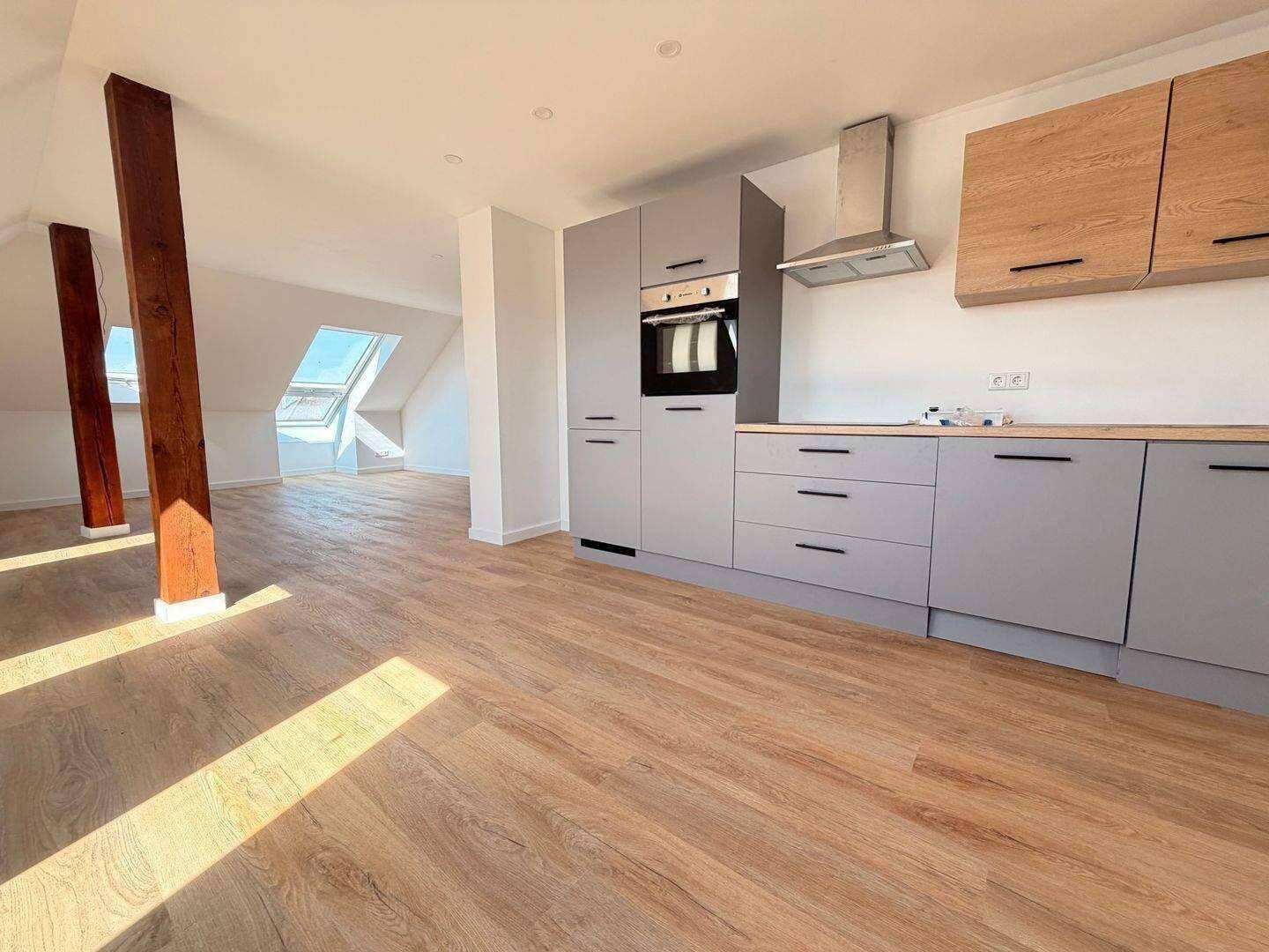 Erstbezug nach DG-Ausbau +++ Moderne 3-Zimmer-Wohnung mit Einbauküche & Aufzug