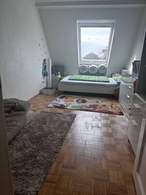 Lichtdurchflutete Dachgeschosswohnung mit offener Küche, Kamin, Tiefgarage und modernem Wohnkomfort – 22045 Hamburg – Vorschaubild 7