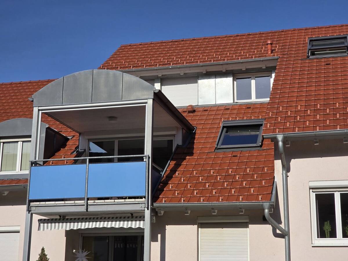 3 Zi.-ETW im DG/Dachspitz mit EBK, Balkon & TG – 79400 Kandern – Bild 1 von 9