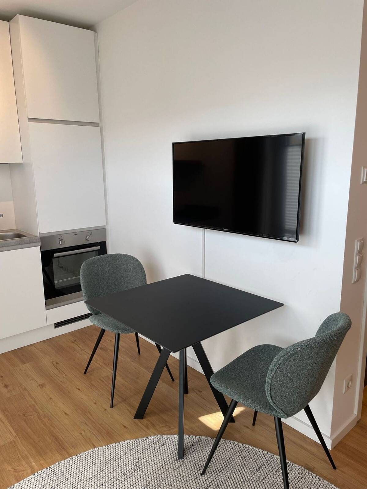 Vollmöblierte 1-Zimmer-Wohnung inkl. EBK und Balkon | verfügbar ab sofort! – 12529 Schönefeld – Bild 1 von 8
