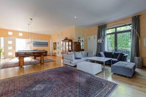 Großzügigkeit neu gedacht - Villa mit Pool auf dem Lerchesberg – 60598 Frankfurt am Main – Vorschaubild 2