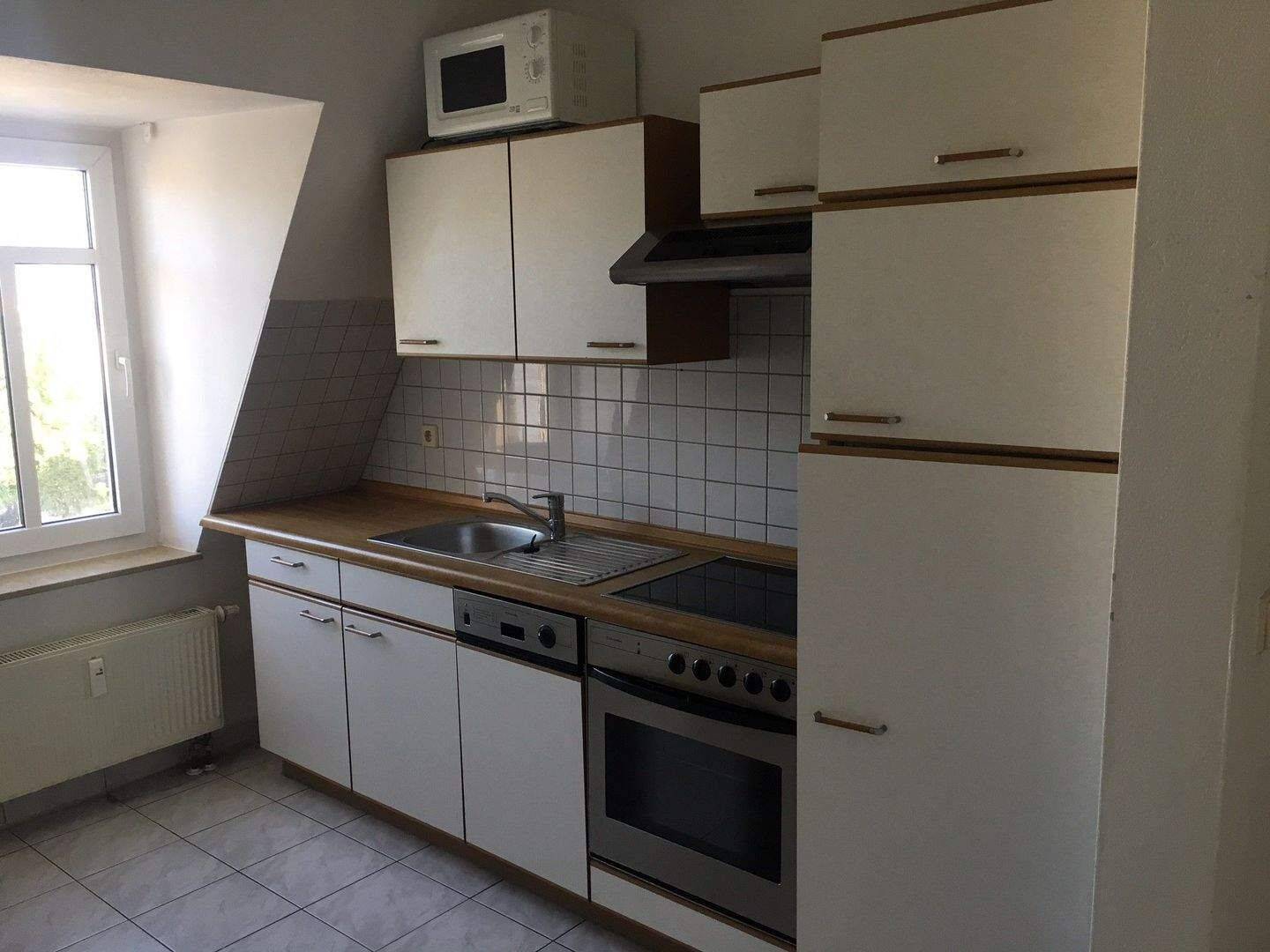 Helle Dachgeschosswohnung in verkehrsgünstiger Lage!! – Dresden – Vorschaubild 4