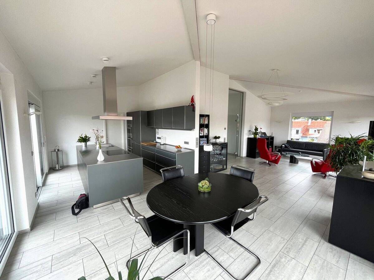 Exklusive Penthouse-Wohnung in Müllheim im Markgräflerland mit Blick auf den Schwarzwald – 79379 Müllheim – Bild 1 von 5