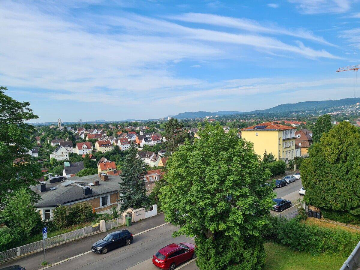 Diese Dachgeschosswohnung mit Blick auf das Kasseler Tal sucht einen Visionär – Kassel – Vorschaubild 5