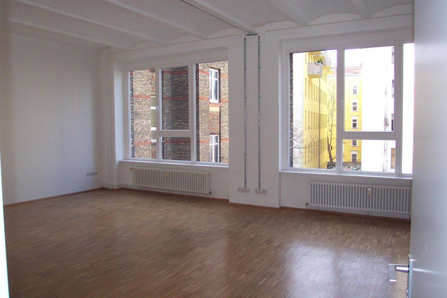 Preisgünstiges Wrangelkiez Kappendecken Loft beste Kiezlage Wohnen und Arbeiten